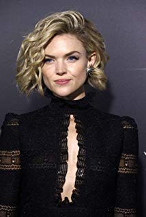 How tall is Erin Richards?